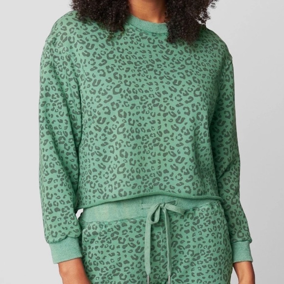 BLANK NYC NO CAP CHEETAH PRINT CROP SWEATSHIRT - Picture 2 of 4